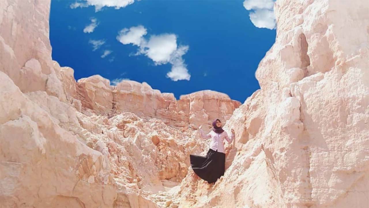 Pesona Bukit Kapur dan Formasi Unik yang Bikin Mata Bingung tapi Hati Senang