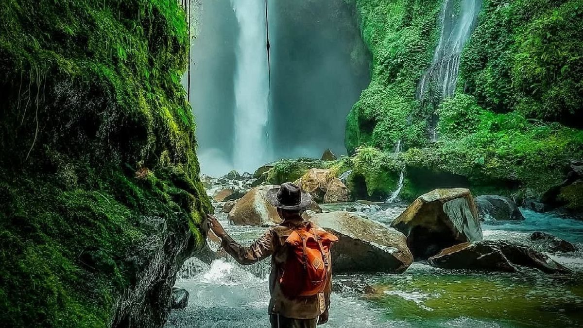 Menikmati Air Terjun Tersembunyi dengan Kolam Alami yang Menyegarkan Jiwa
